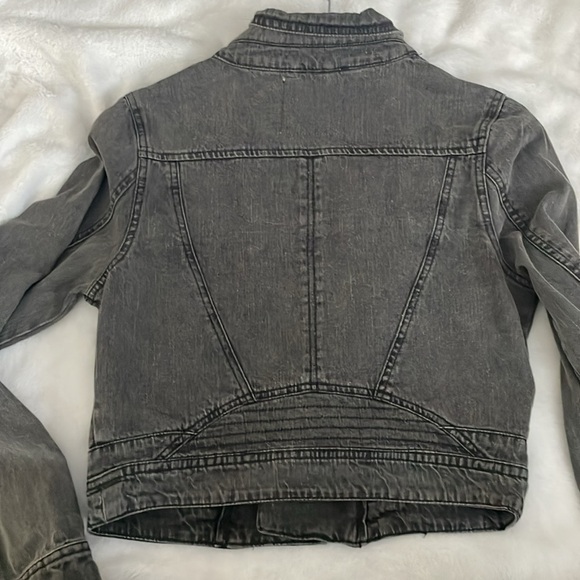 Black cropped jean jacket with studs - Picture 3 of 12